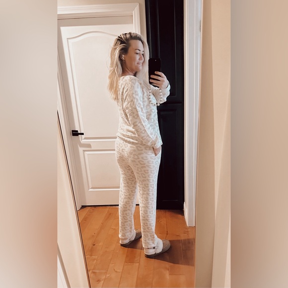 ☁️✨ BAREFOOT DREAMS ✨☁️ dream bundle. Pants + Sweater (Sm) NWT - Picture 12 of 15